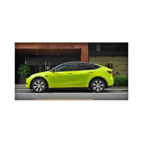 Folie auto PET Premium galben liquid metal lime pentru colantare caroserie cu tehnologie anti-bule 1m x 1.52m — imaginea 3