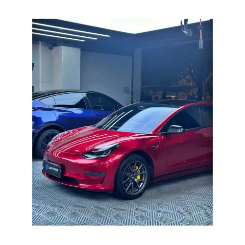 Folie auto PET Premium rosu liquid metal cherry red pentru colantare caroserie cu tehnologie anti-bule 16m x 1.52m — imaginea 2