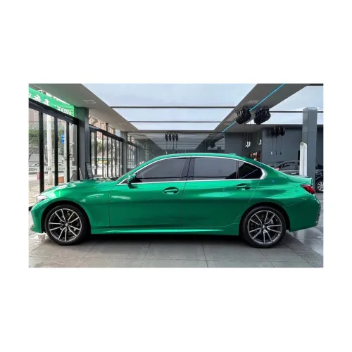 Folie auto PET Premium verde Isle of Man pentru colantare caroserie cu tehnologie anti-bule 1m x 1.52m — imaginea 2