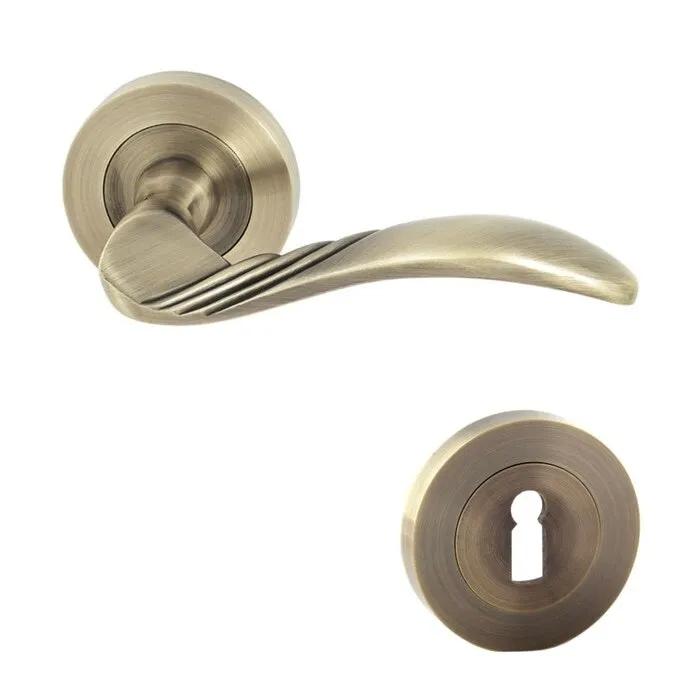 Maner cu rozeta rotunda pentru usa lemn, Petra Gato BB(K) RR55AB, zamac, antic bronz, 130 x 55 mm