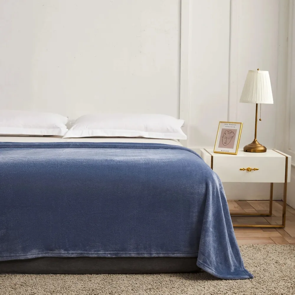 Patura pat, Caressa 221, 160 x 220 cm, poliester, albastru
